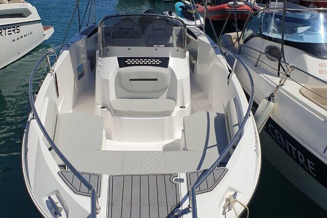Luxury Karnic SL701 Boat with driver to Blue Lagoon & more - Your timing: what 4 to 9 hours really means