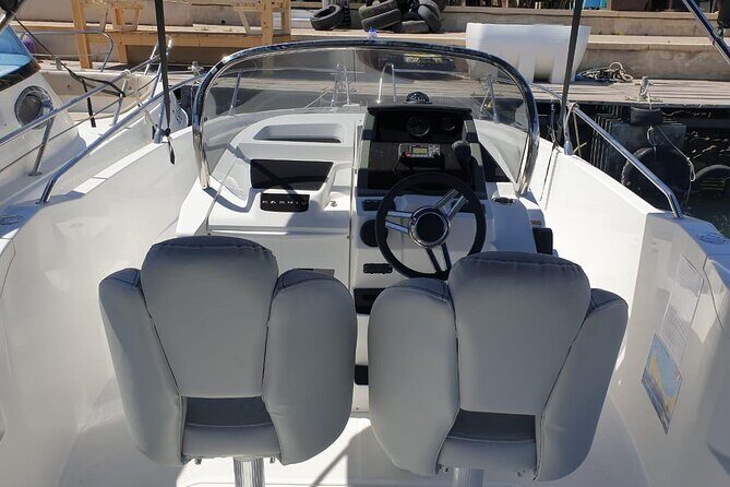 Luxury Karnic SL701 Boat with driver to Blue Lagoon & more - The Akamas plan: Blue Lagoon and Manolis Caves plus more