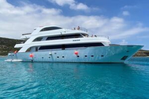 Ocean Blue | Afternoon Blue Lagoon - The cruise portion: coast views plus an open bar that makes the day easier