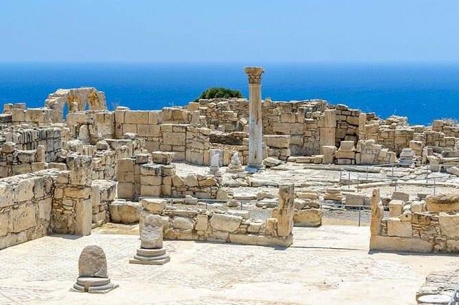 Pafos and Kourion Coach Excursion in Italian - Getting rolling: pickup, group size, and timing from 8:00