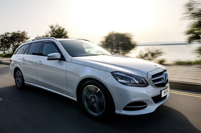 Private Transfer: Larnaca Airport to Larnaca District 1-14 pax - Arrive in Larnaca: Meet the Driver, Skip the Guesswork
