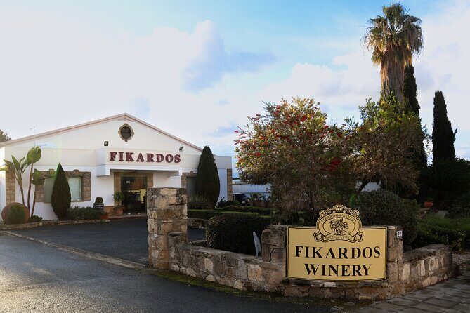 Wine tasting and winery tour at Fikardos Winery - The food pairing: cheese, olives, crackers, and local meats